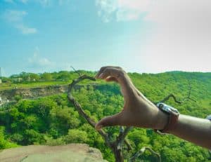 la main du tourisme vert