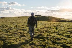 voyage marcheur de dos