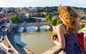 touriste devant le panorama